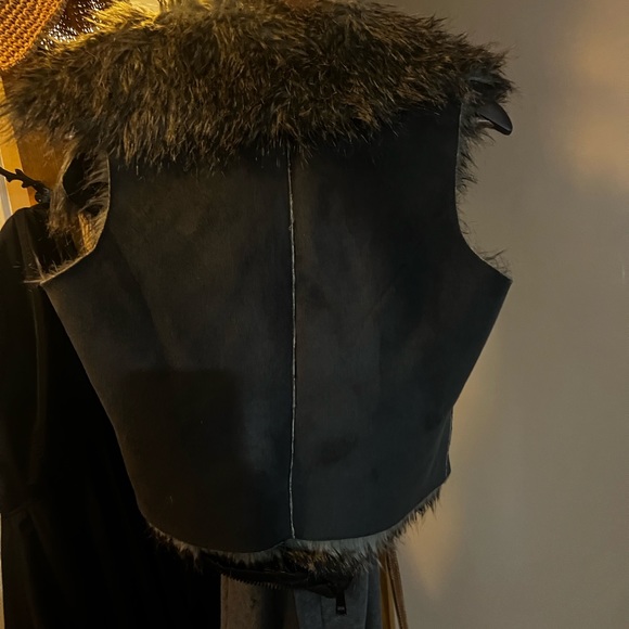 Ladies faux suede fur vest like new! - Picture 2 of 5